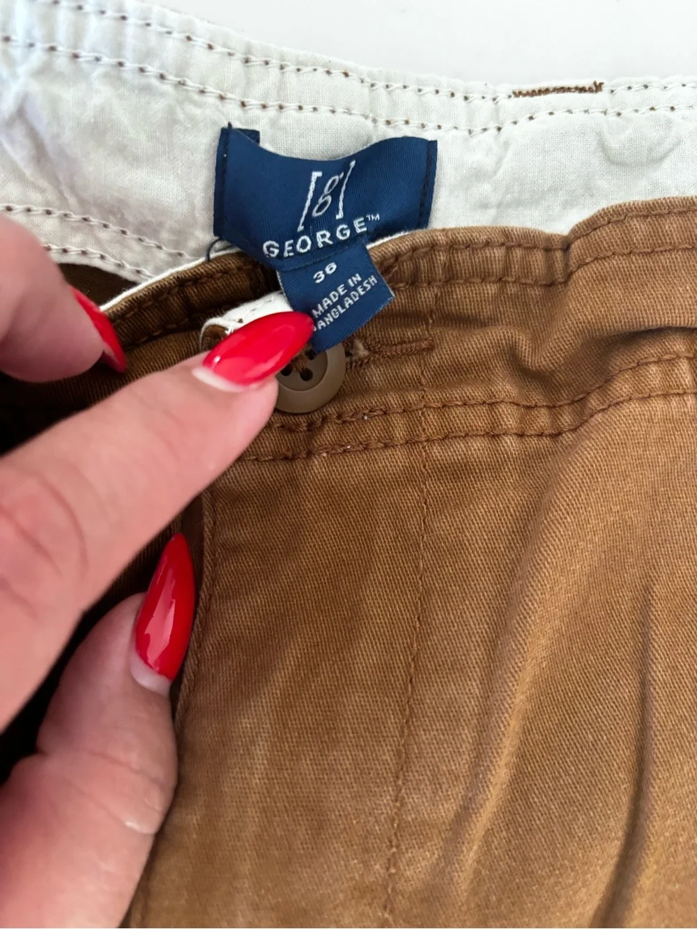 Men's above knee Cargo Shorts in Brown size 36